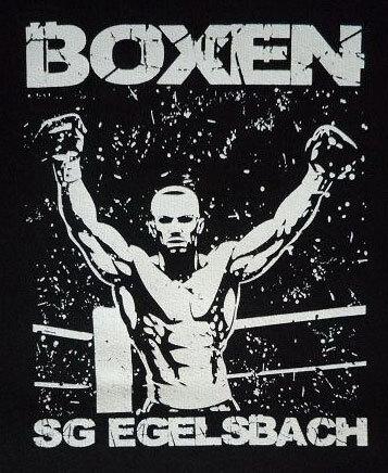 Grafik eines boxenden Sportlers mit erhobenen Armen, umgeben von der Aufschrift "BOXEN SG EGELSBACH" in Gro&szlig;buchstaben.