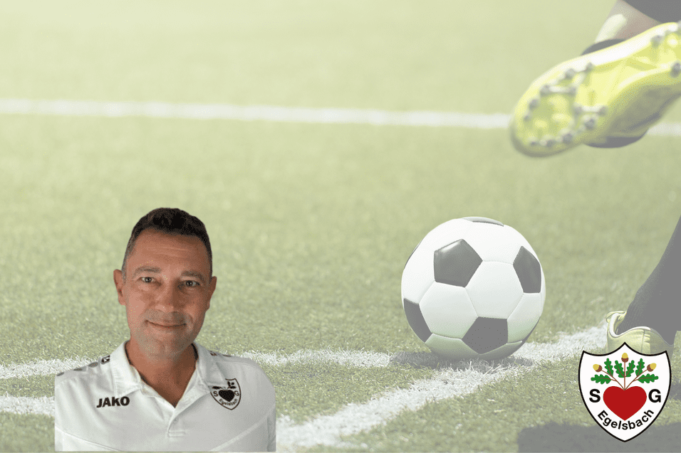 Portrait eines Mannes in einem Fußballshirt, im Hintergrund ein Fußball auf dem Platz, mit Logo der SSG Egeln.