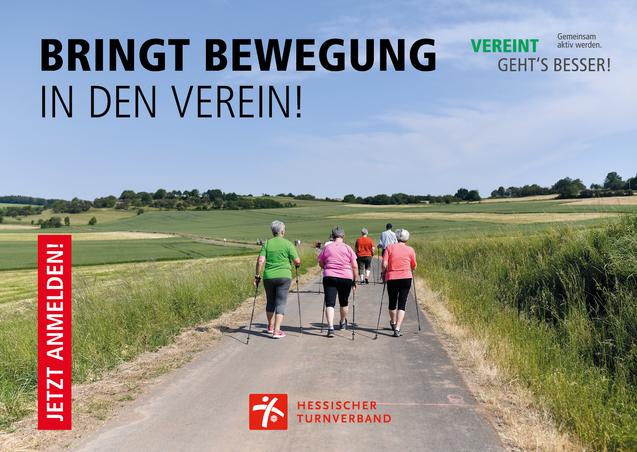 Gruppen von Menschen gehen auf einem Wanderweg durch eine gr&uuml;ne Landschaft, mit einem Motivationsslogan f&uuml;r einen Verein.